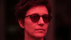 Dziennikarz przez miesiąc kąpał się w czerwonym świetle: oto, co się stało